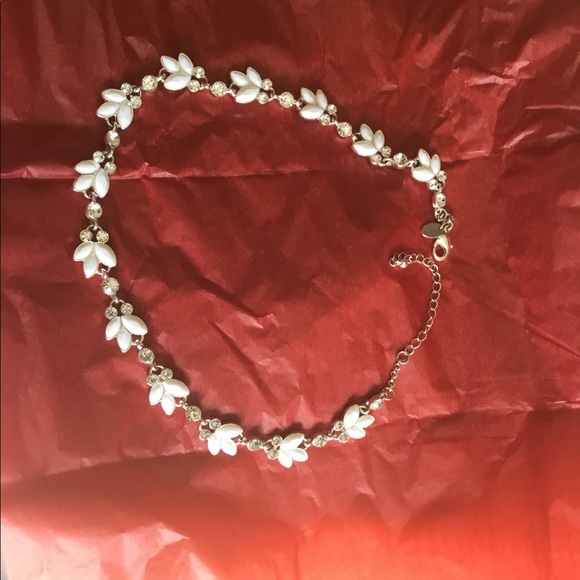 White and crystal accents necklace